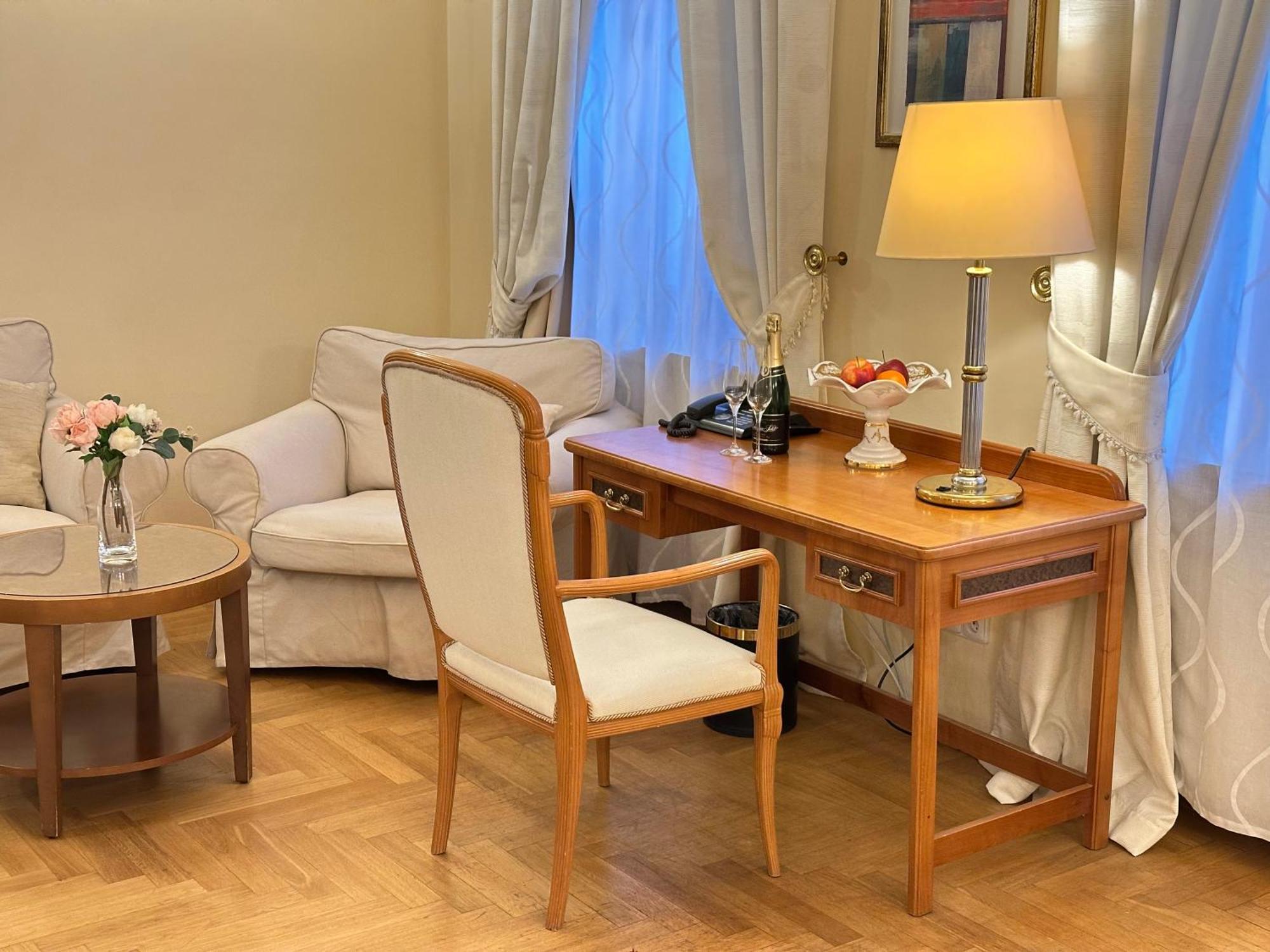 Fleur De Lis Hotel — Fotos 1